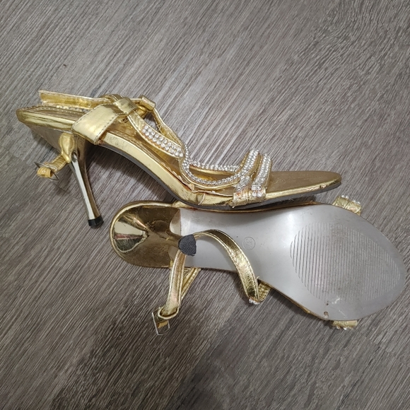 Gold heels - Picture 2 of 2